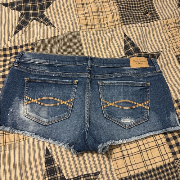 Abercrombie and Fitch Low Rise Y2K Paint Splattered Denim Jean Shorts Size 30 - Picture 3 of 3